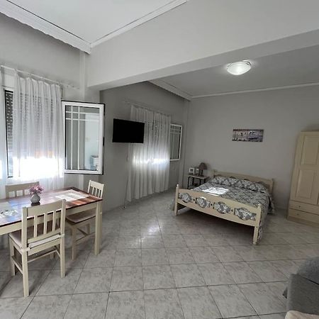 Studio Apartment In Неа-Карвали Экстерьер фото